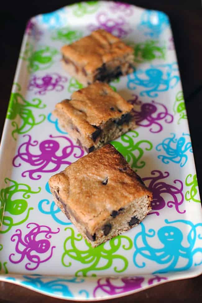 Peanut Butter Chocolate Chip Cookie Bars | Recipe from PassTheSushi.com