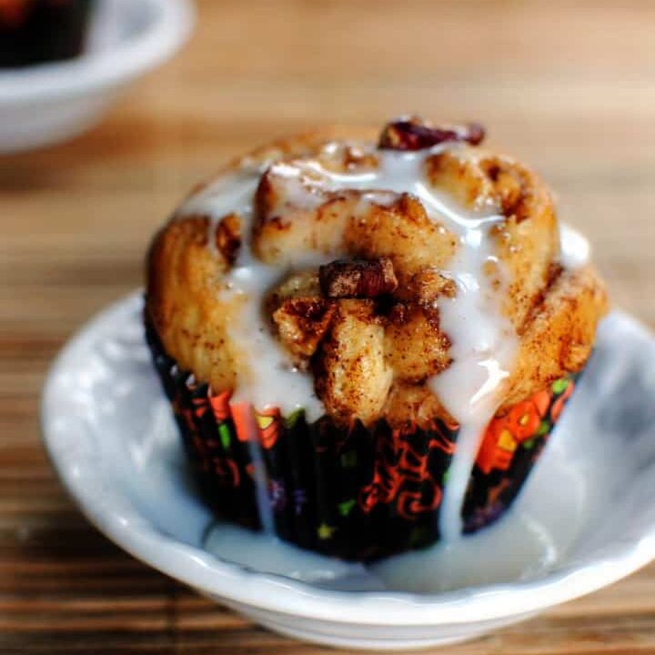 Apple Cinnamon Roll Cupcakes \\ Recipe from PassTheSushi.com