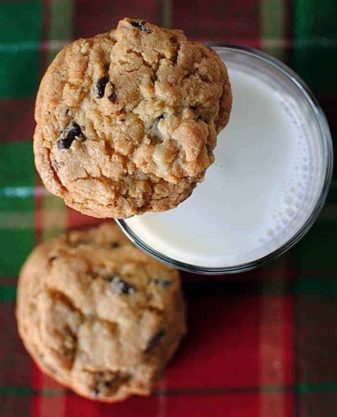 Jacques Torres is an exceptionally talented French pastry chef, but did his 36 hour chocolate chip cookie recipe impress me? Go to PassTheSushi.com to get the recipe and find out!