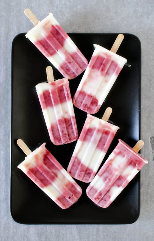 Strawberry Lemonade Popsicles \ Recipe on PassTheSushi.com