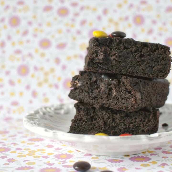 Black Bean Brownies Recipe // PassTheSushi.com