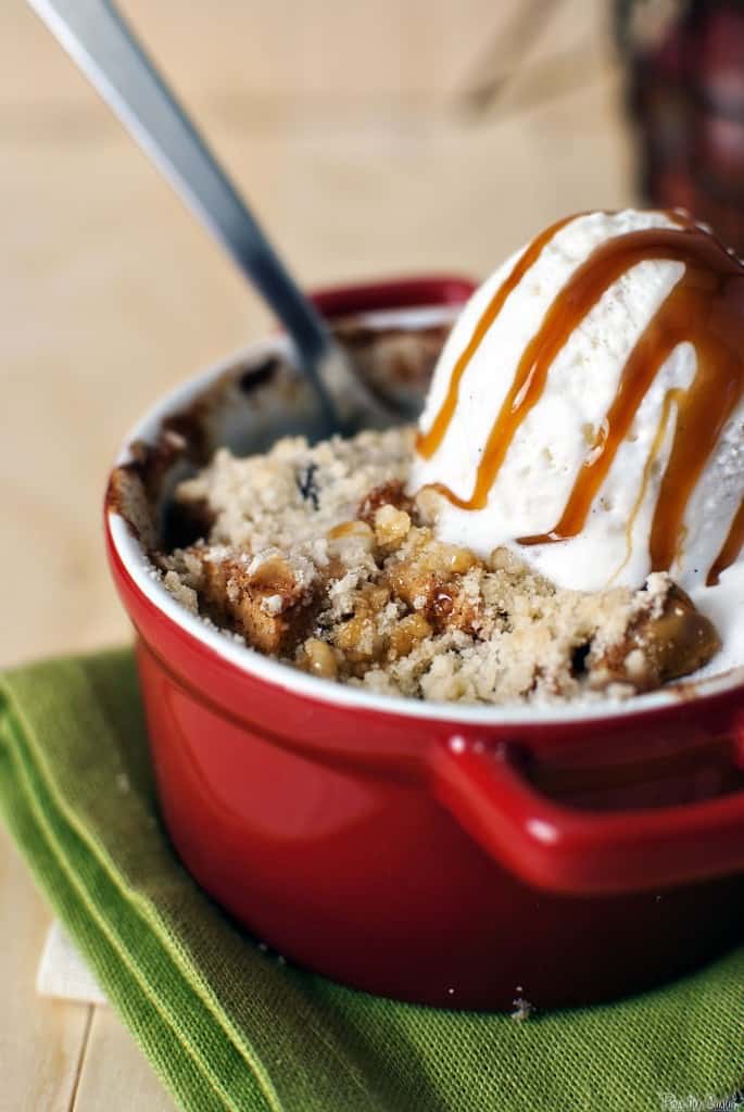 Apple cinnamon crumble is the perfect fall dessert! Juicy apples, warm spices, and a crumble topping, with a scoop of vanilla ice cream and caramel to sweeten the pot. \\ PassTheSushi.com