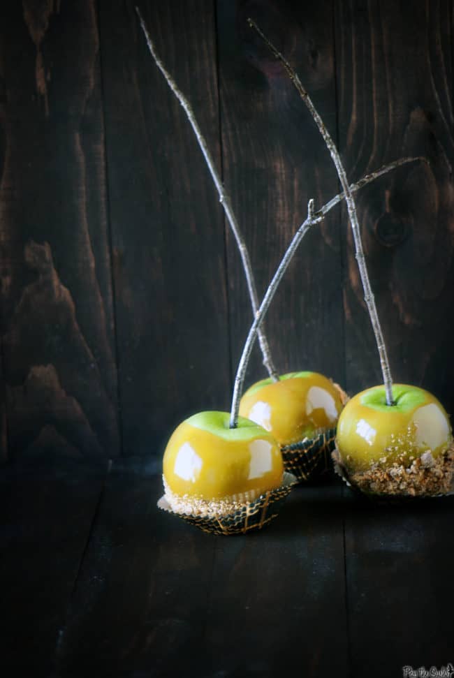 Butterfinger caramel apples will make you the favorite house for Trick or Treat! Tart Granny Smith apples coated with sweet, homemade Butterfinger caramel sauce. \\ PassTheSushi.com