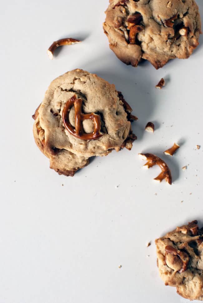 Peanut butter pretzel cookies are soft peanut butter cookies with salty, crunchy peanuts and pretzels inside and out. \\ PassTheSushi.com