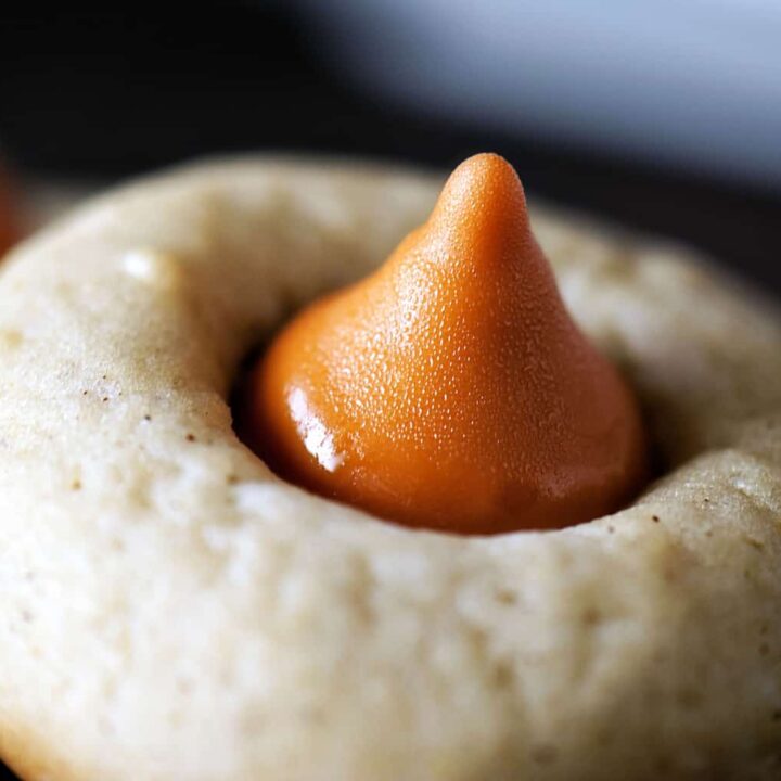 ﻿Chai pumpkin spice thumbprints ﻿are tiny cookies with great big taste! Flavors of pumpkin and chai pair with soft, chewy cookies to make the perfect fall treat! \\ PassTheSushi.com