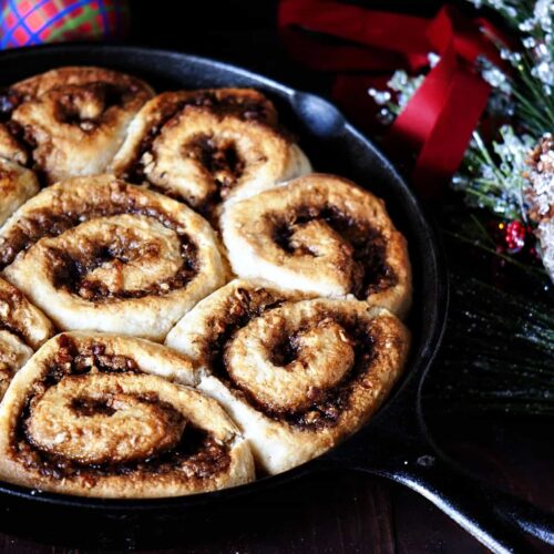 ﻿Christmas breakfast ﻿becomes more special when you serve a pan of warm maple pecan cinnamon rolls to your family. They're a sweet way to start the day! | PassTheSushi.com