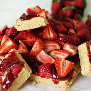 Strawberry Peanut Butter Bars | Kita Roberts PassTheSushi.com