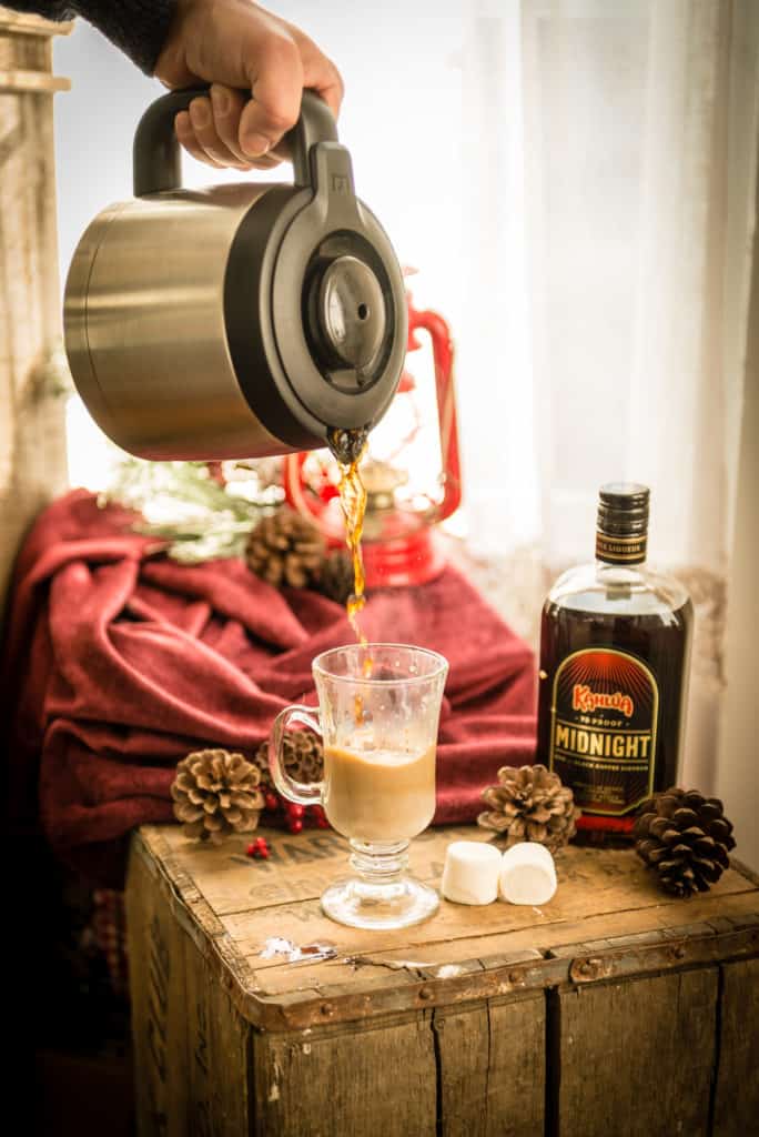 Pouring coffee into the coffee cocktail. 